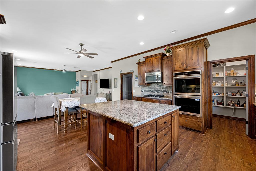 1243216 Property Photo 12