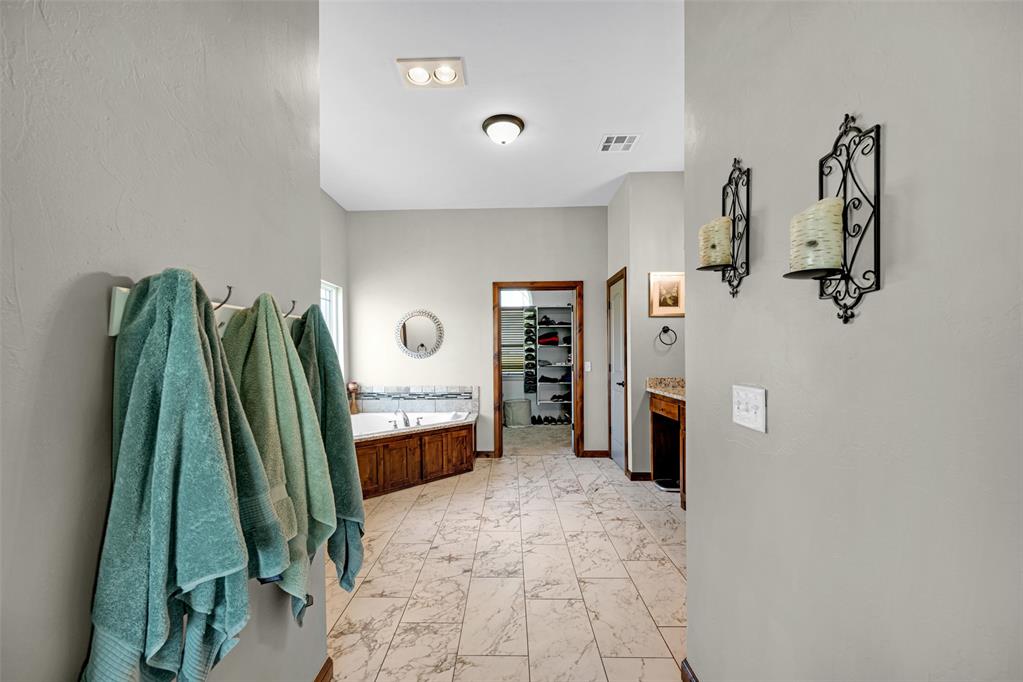 1243216 Property Photo 26