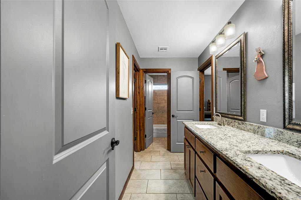 1243216 Property Photo 36