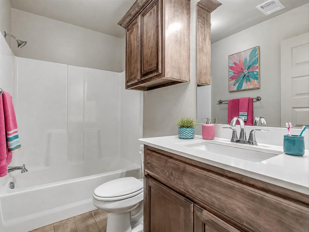 611 Red Cedar Way Property Photo 8