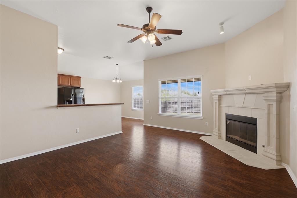 909 Cimarron Creek Drive Property Photo 8