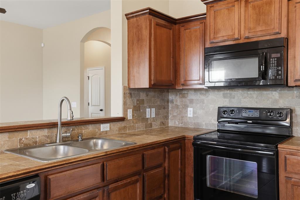 909 Cimarron Creek Drive Property Photo 11