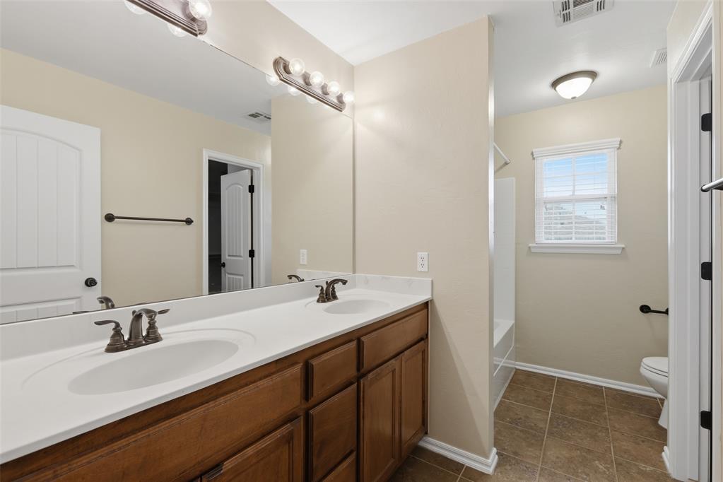 909 Cimarron Creek Drive Property Photo 17