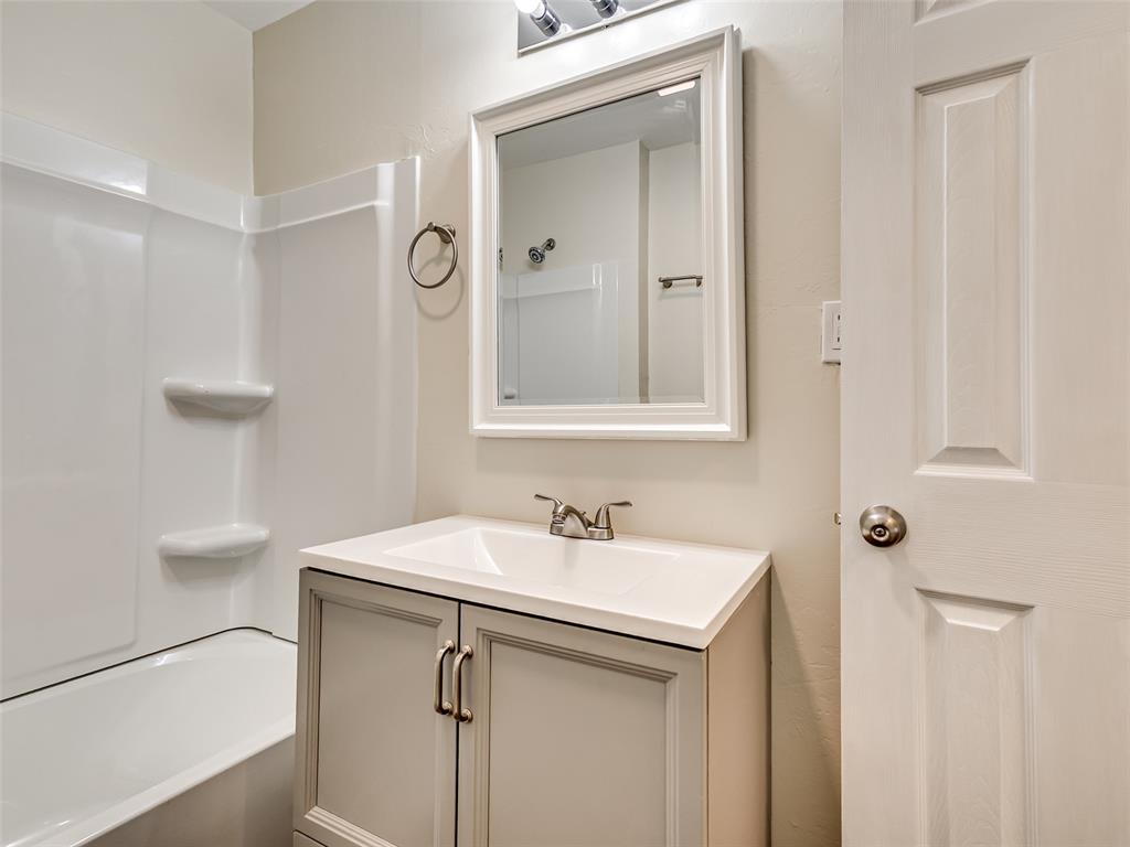 1823 N Louisa Avenue Property Photo 18