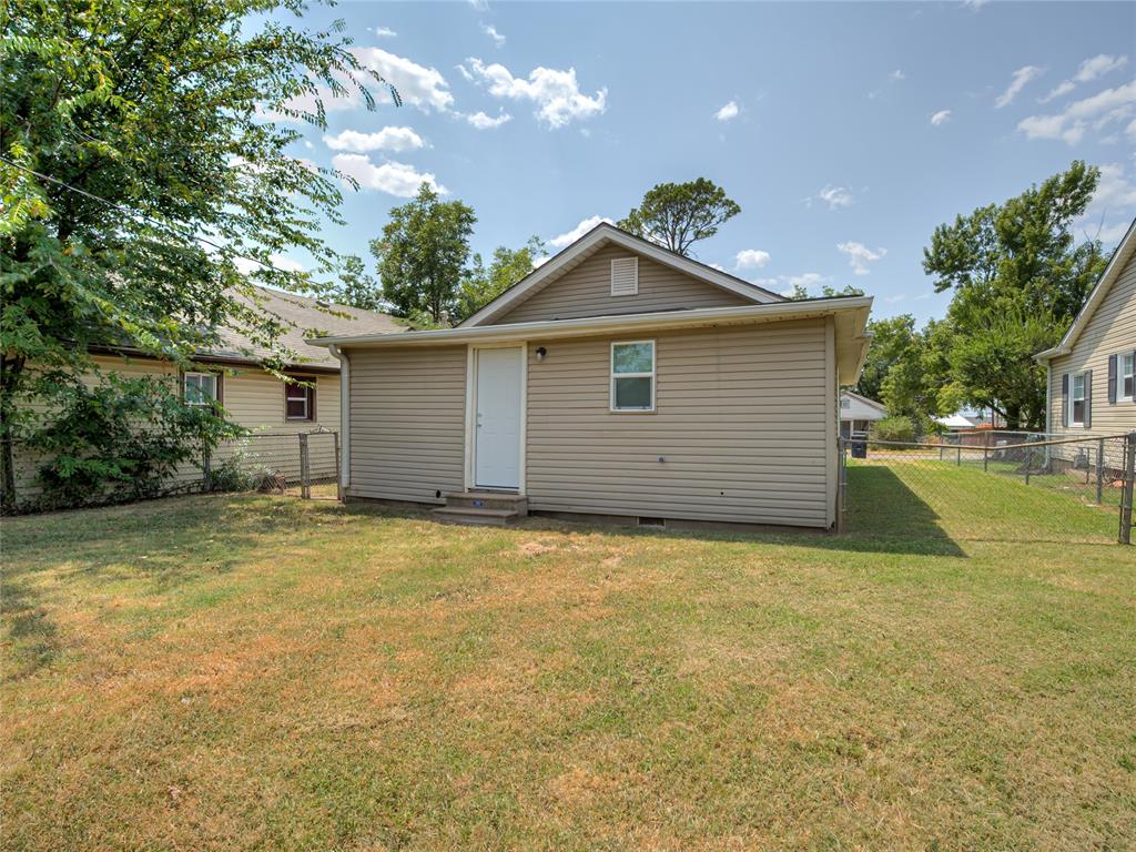 1823 N Louisa Avenue Property Photo 23