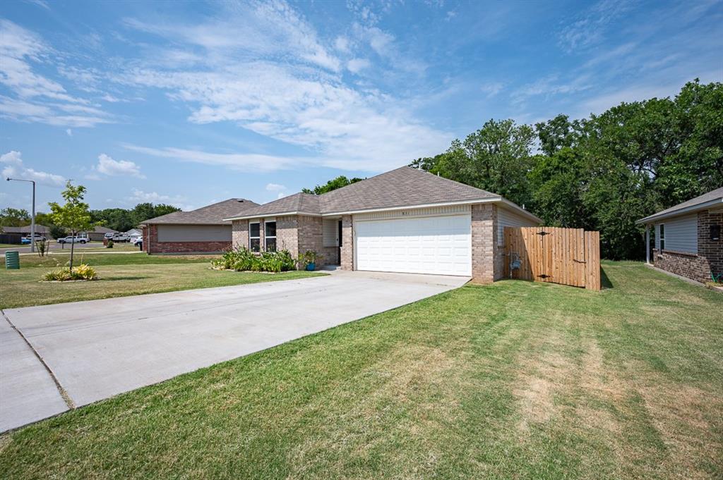 831 Twin Lakes Drive Property Photo 3