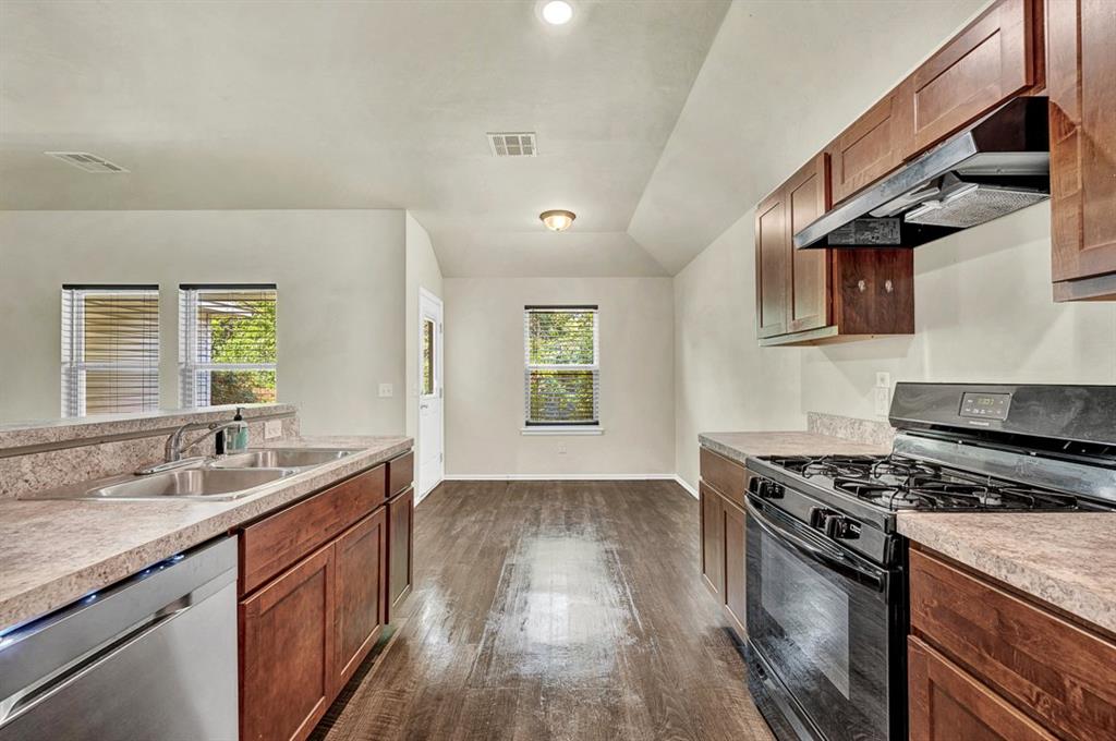 831 Twin Lakes Drive Property Photo 8