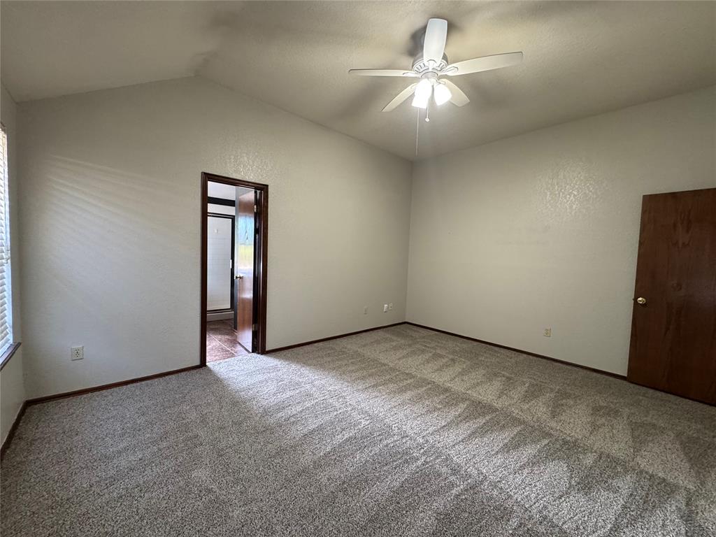 420 E Twelve Oaks Terrace Property Photo 8