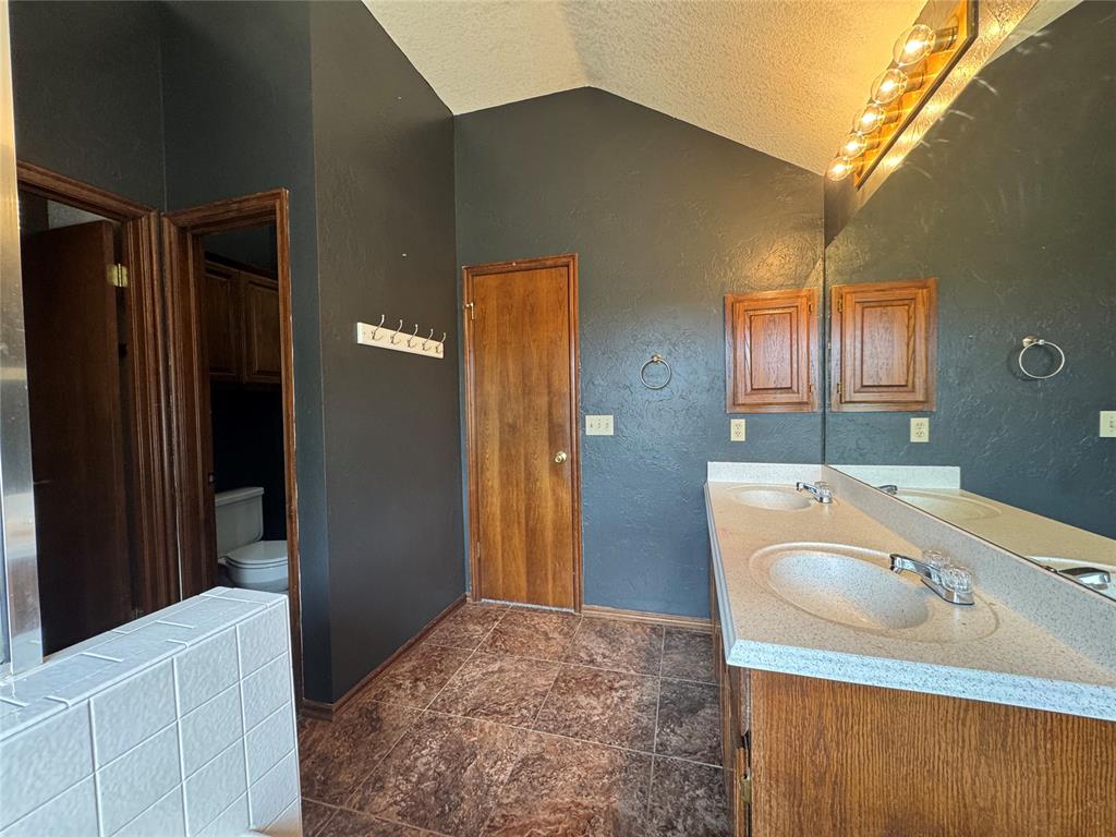 420 E Twelve Oaks Terrace Property Photo 10