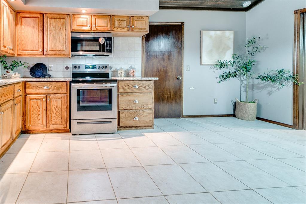 2317 Nw 113th Street Property Photo 5