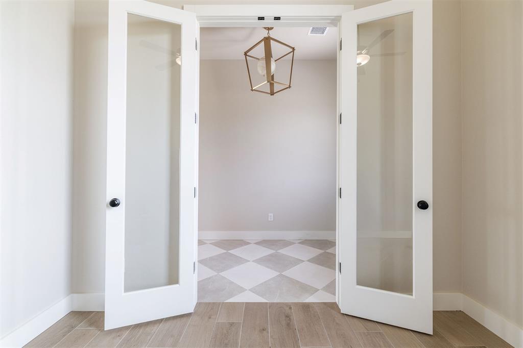 6920 Lake View Court Property Photo 4