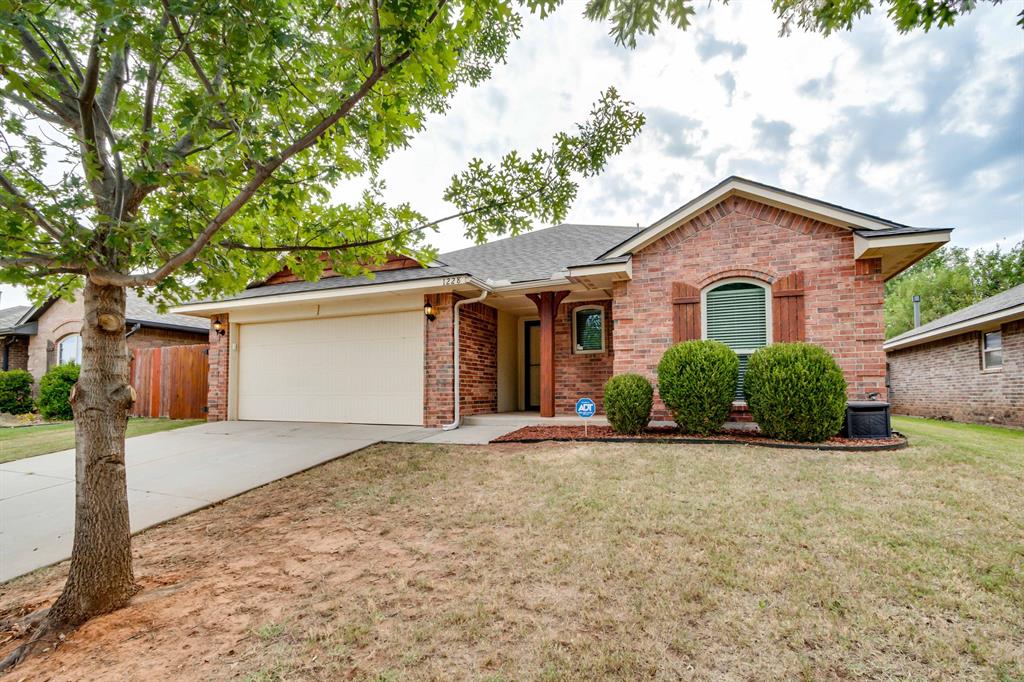 1228 Greenfield Avenue Property Photo 2