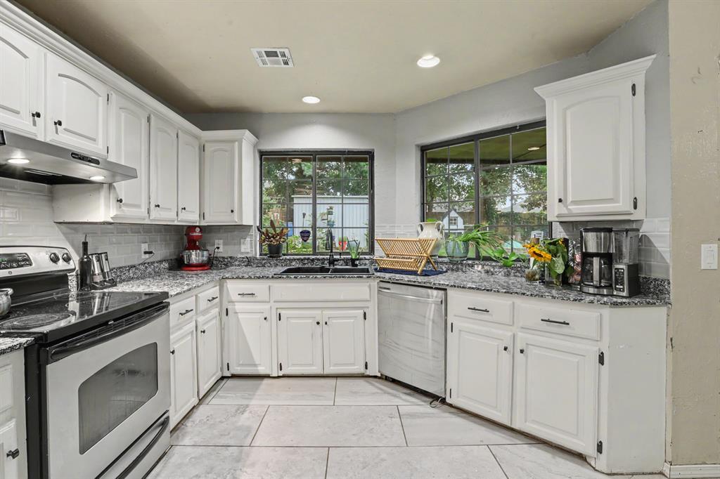 9920 Fox Fair Property Photo 7