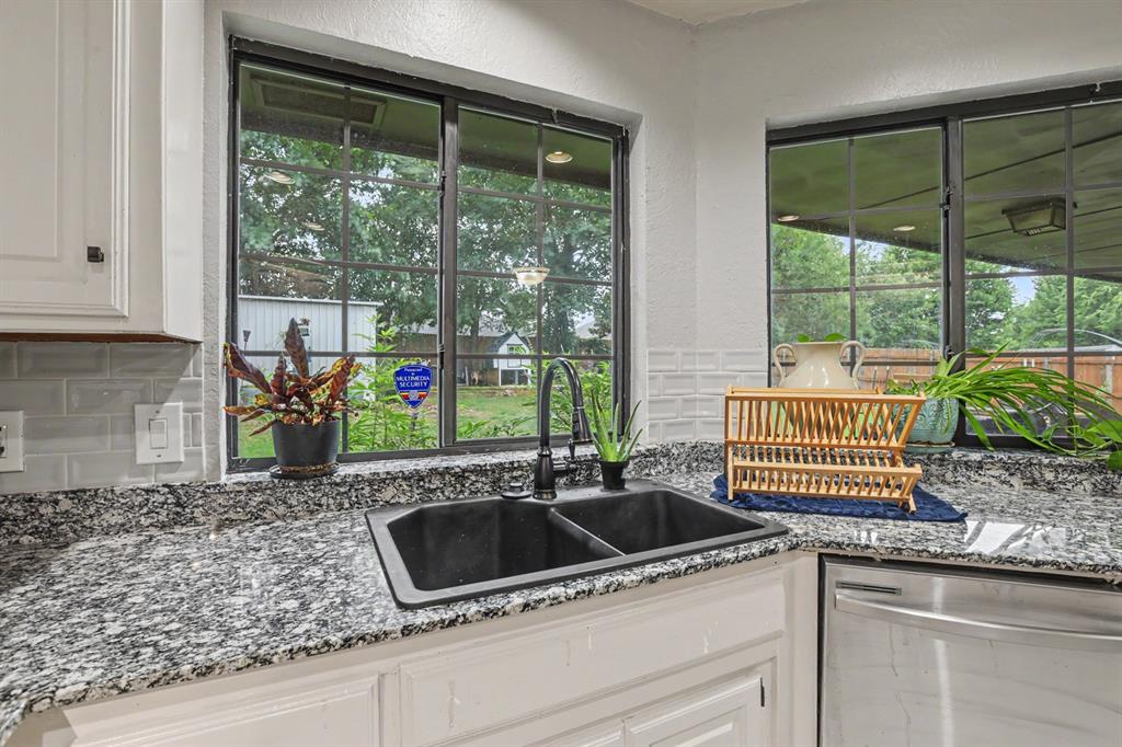 9920 Fox Fair Property Photo 8