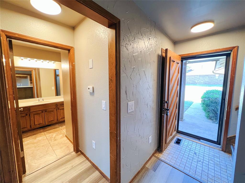 213 Woodbridge Circle Property Photo 4