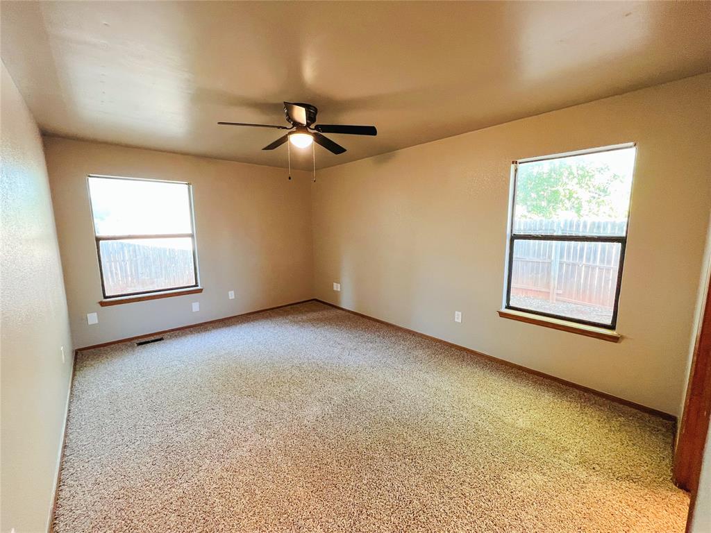 213 Woodbridge Circle Property Photo 5