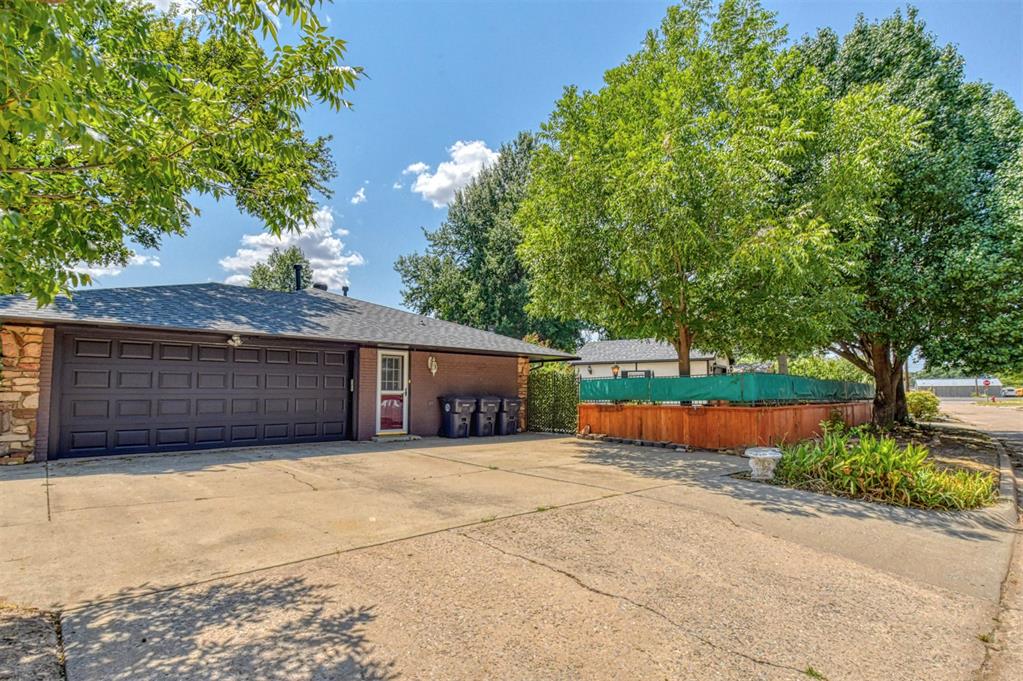 2817 N Holloway Property Photo 3
