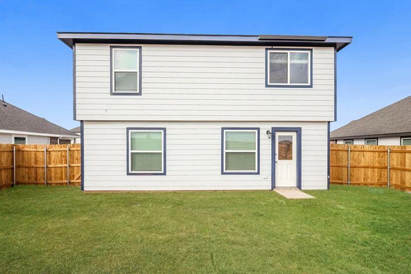 2001 Malus Way Property Photo 3
