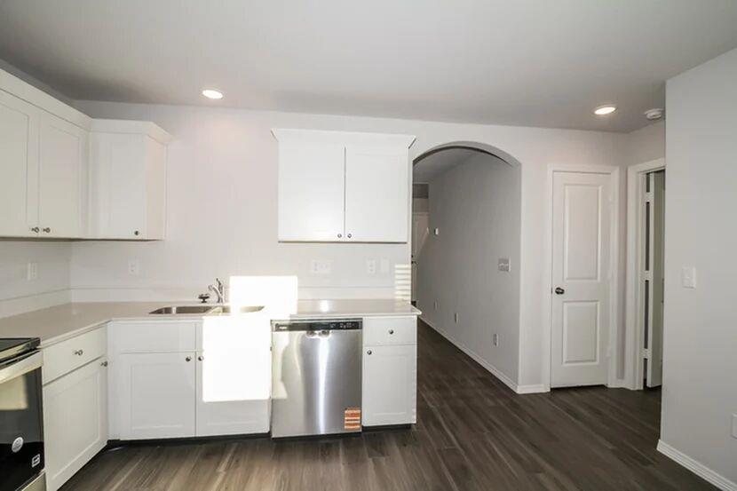 2001 Malus Way Property Photo 4