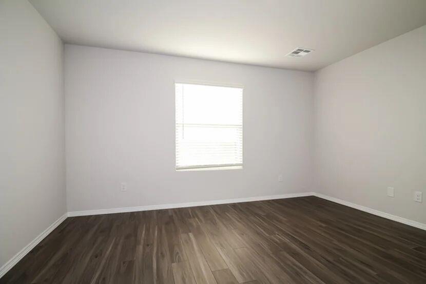 2001 Malus Way Property Photo 6