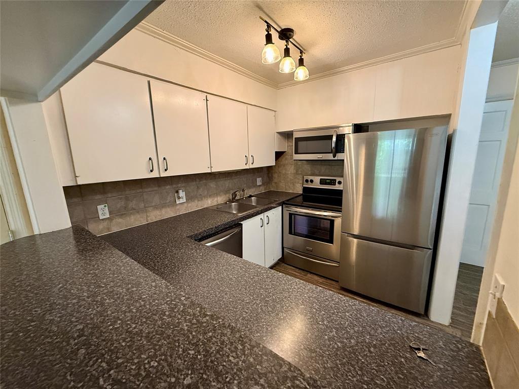 6100 N Brookline Avenue 25 Property Photo 6