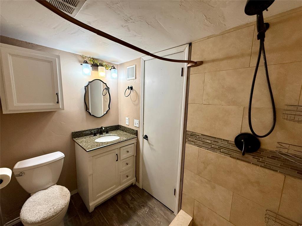 6100 N Brookline Avenue 25 Property Photo 9