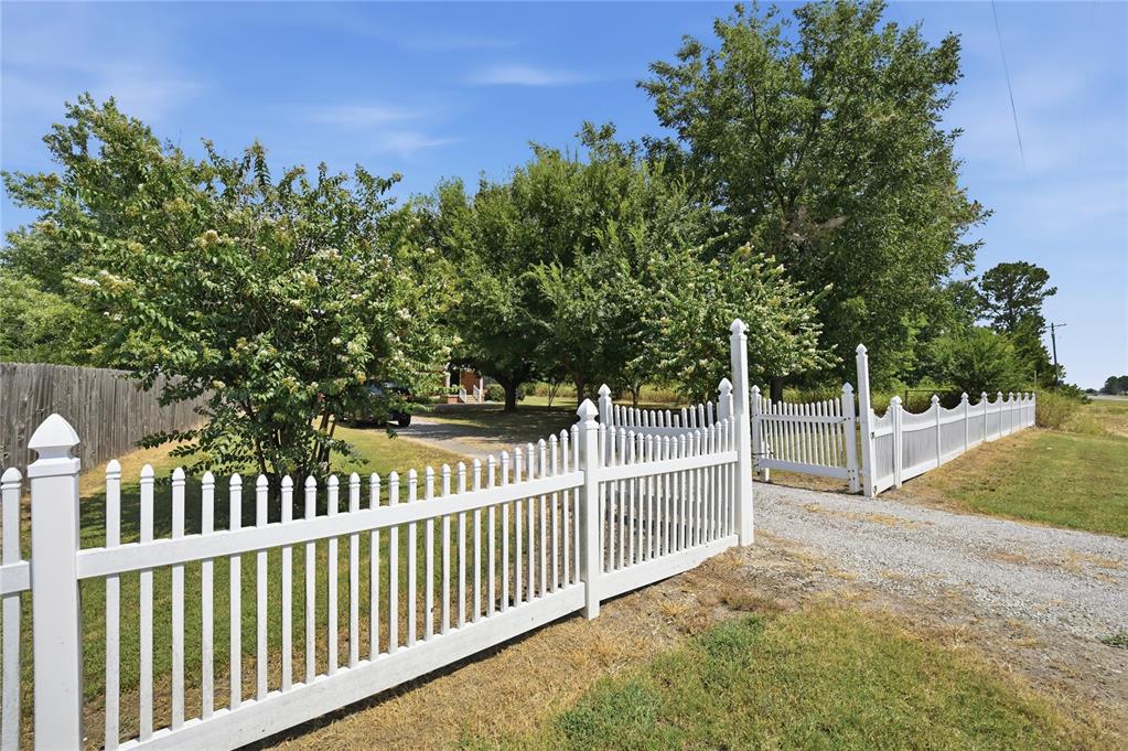 22683 Us Highway 77 Property Photo 4