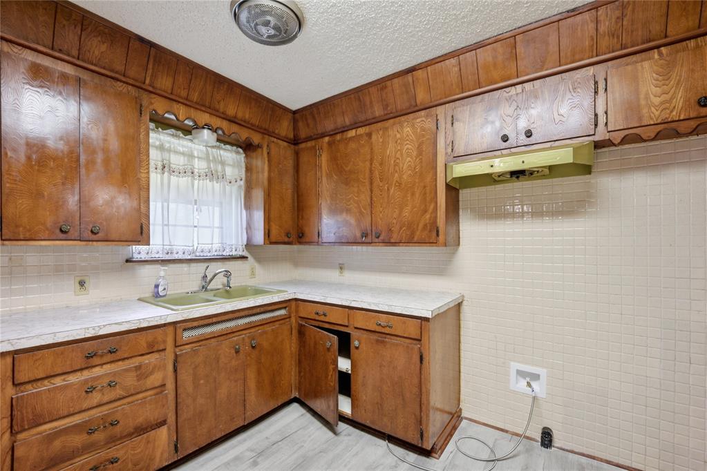 22683 Us Highway 77 Property Photo 14