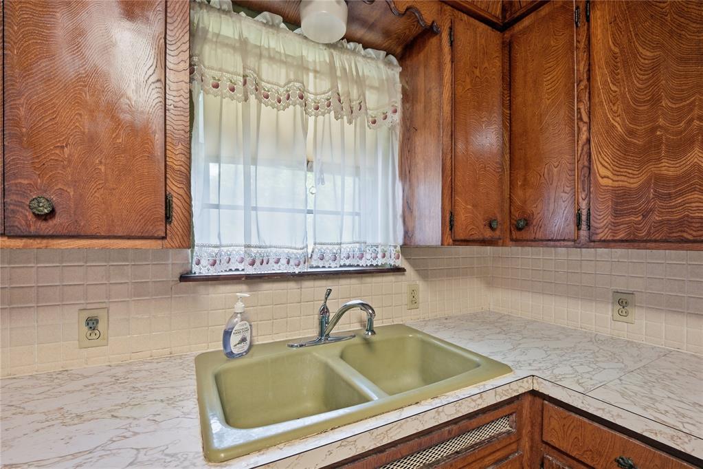 22683 Us Highway 77 Property Photo 16