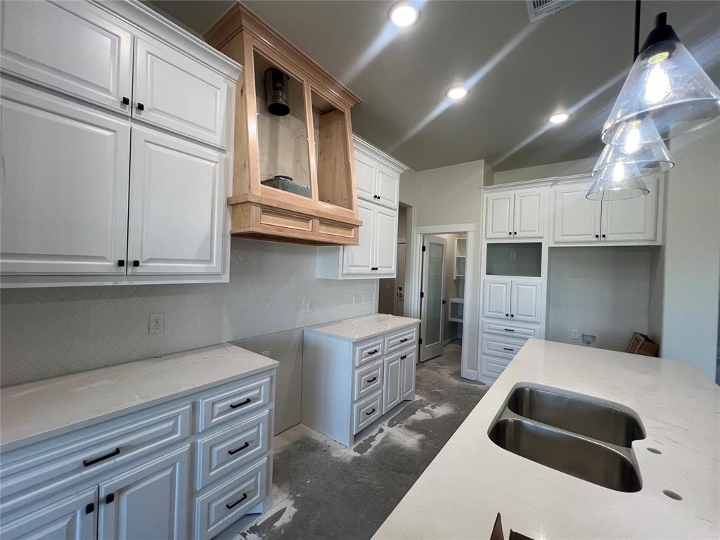 505 Blue Bird Lane Property Photo 8
