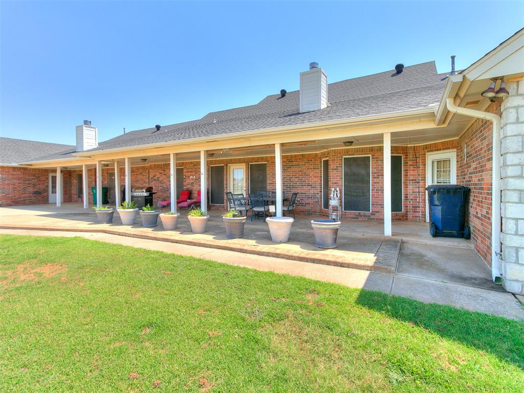 5401 Castle Ridge Drive Property Photo 13