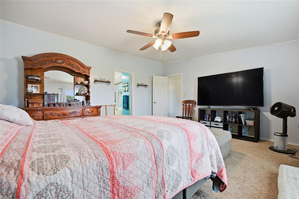 3780 E Seward Road Property Photo 17