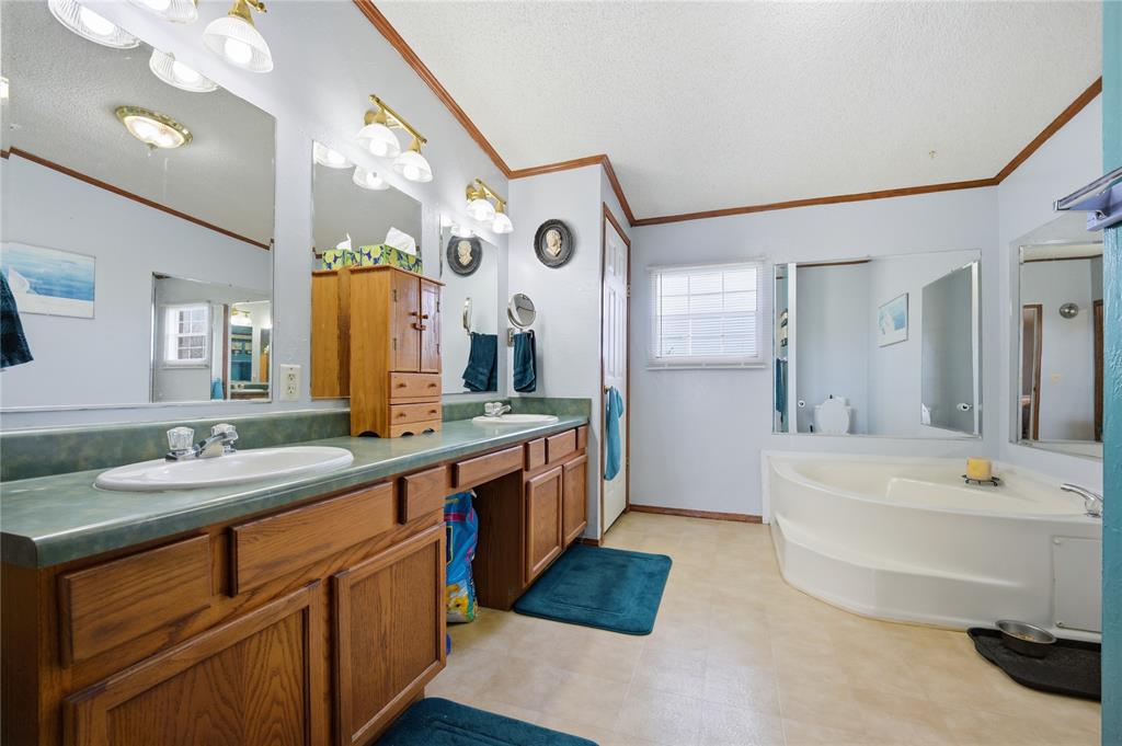 3780 E Seward Road Property Photo 18