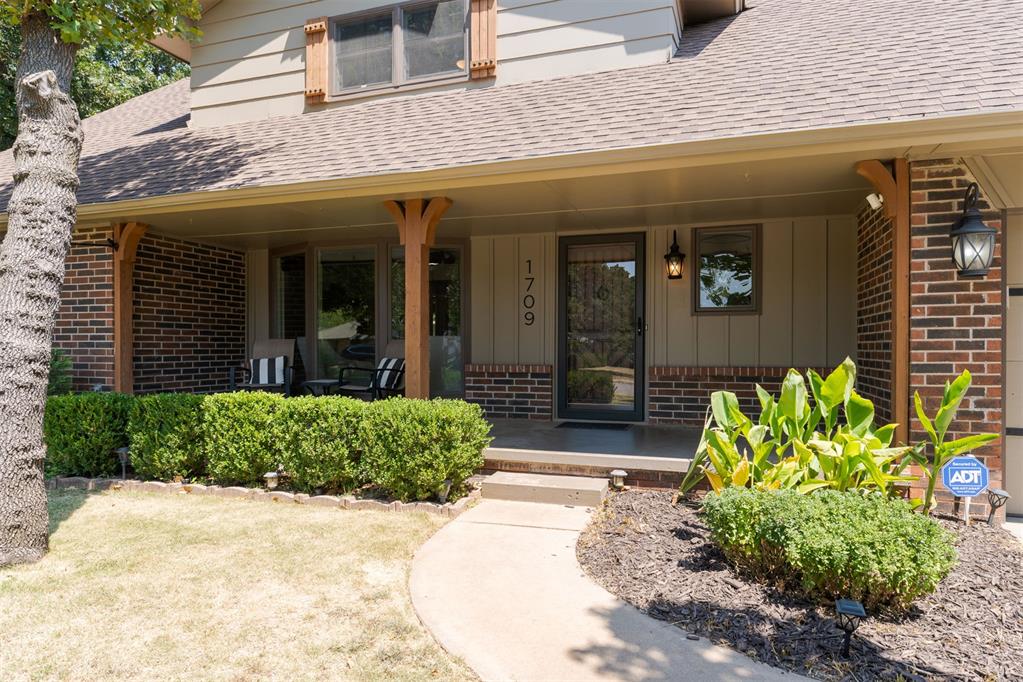 1709 Thunderbird Boulevard Property Photo 3