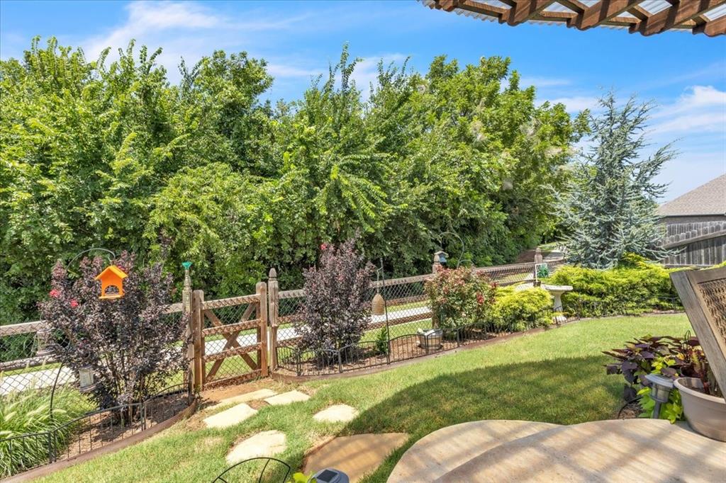 105 Carat Drive Property Photo 26