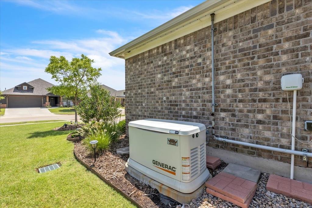 105 Carat Drive Property Photo 28