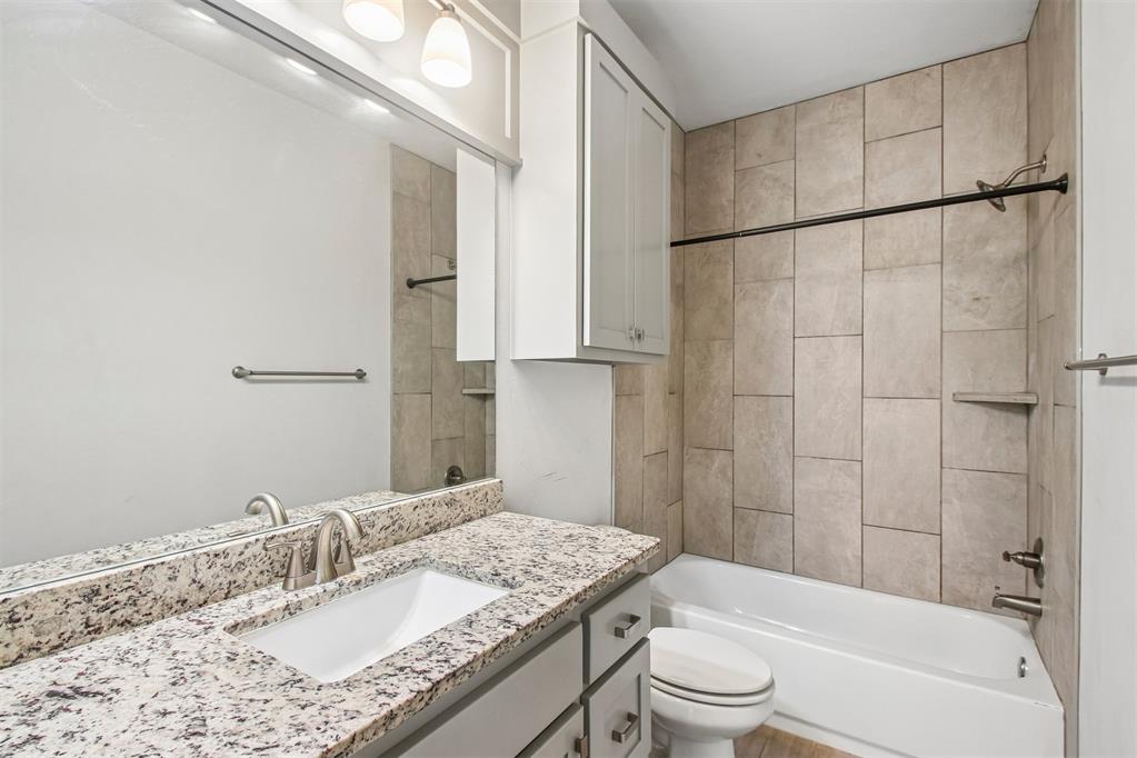 1302 Pebble Pond Drive Property Photo 14