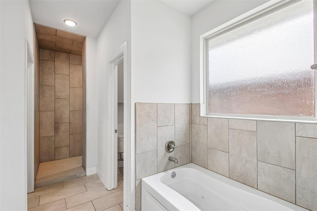 1302 Pebble Pond Drive Property Photo 20