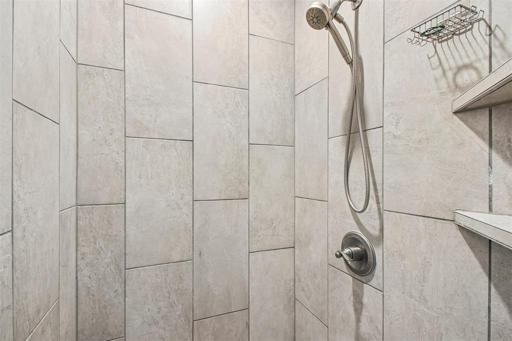 1302 Pebble Pond Drive Property Photo 23