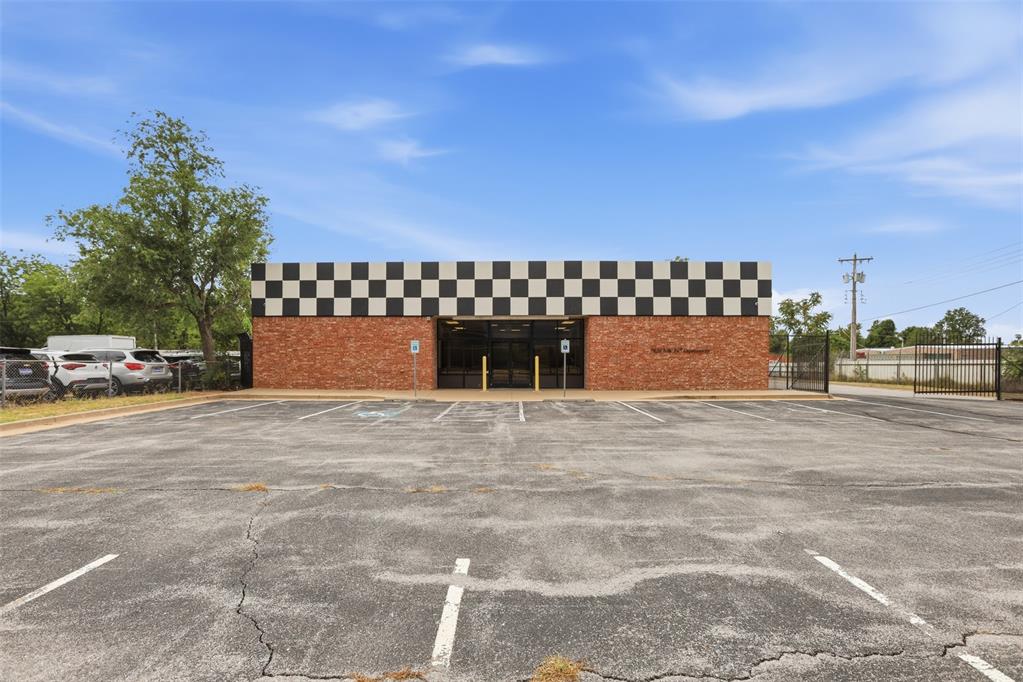 7820 Nw 39th Expressway Property Photo 3
