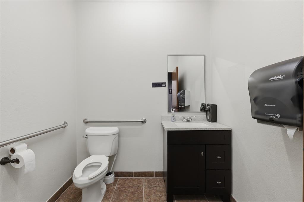 7820 Nw 39th Expressway Property Photo 14