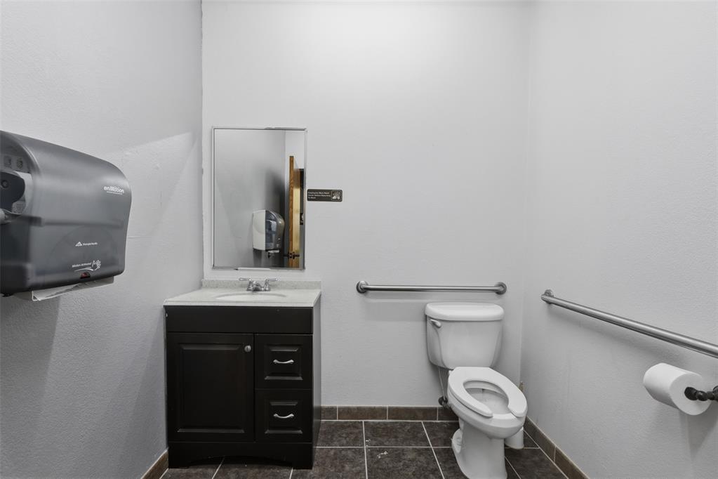 7820 Nw 39th Expressway Property Photo 15