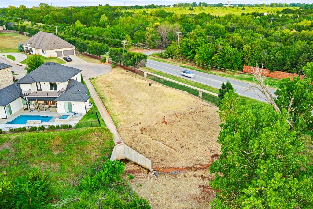 465 Saint Claire Drive Property Photo 3