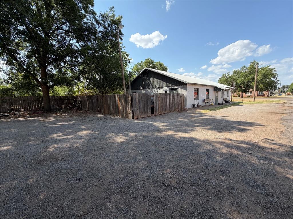 100 S First Street Property Photo 1