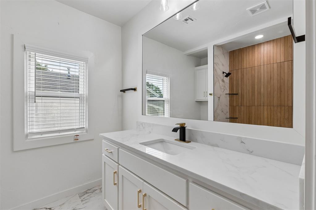 525 Nw 27th Street Property Photo 15