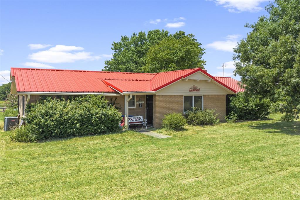 11584 N County Road 3340 Property Photo 3