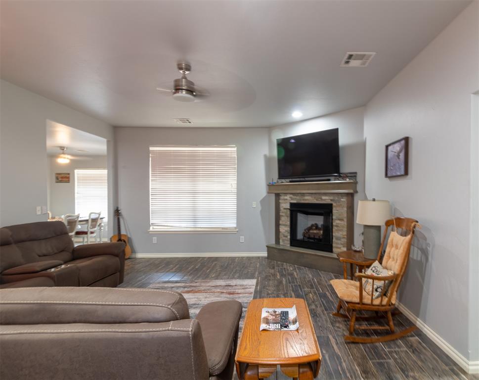 2755 S County Line Avenue Property Photo 5