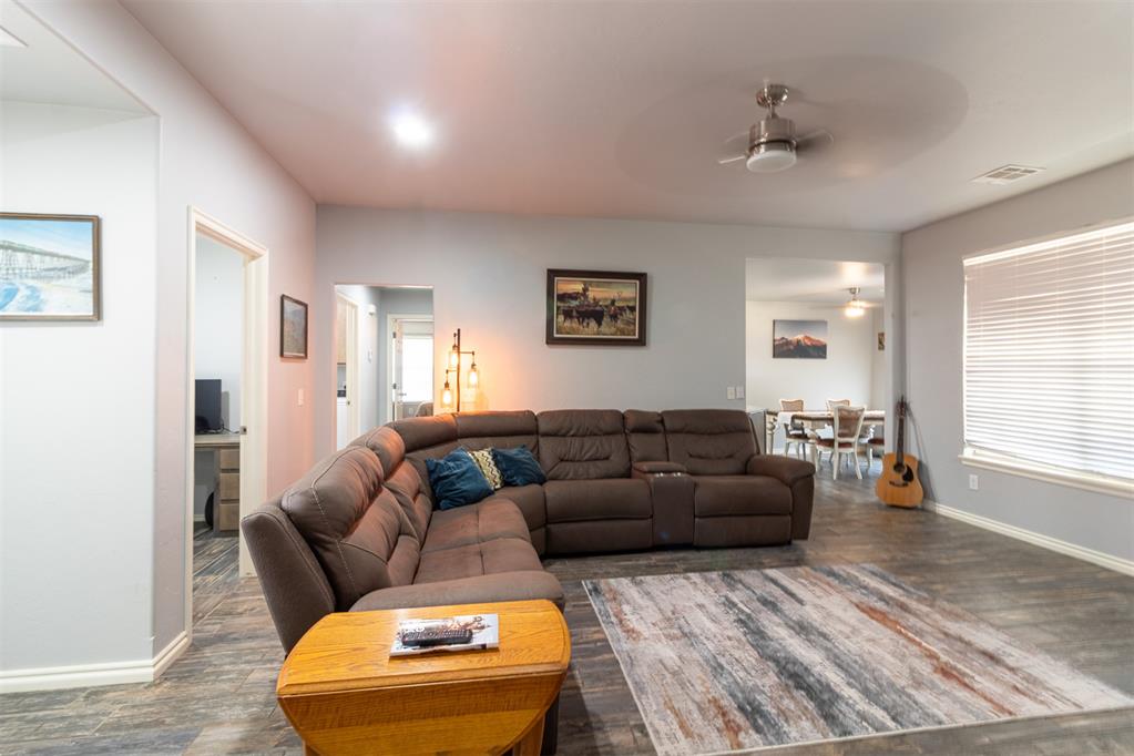 2755 S County Line Avenue Property Photo 6