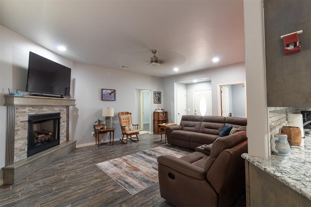 2755 S County Line Avenue Property Photo 7