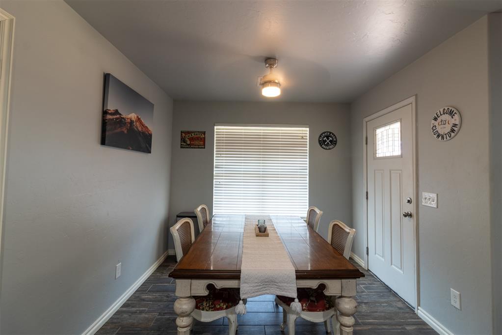 2755 S County Line Avenue Property Photo 8